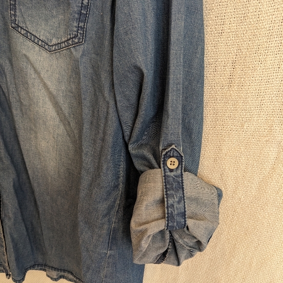 Reitmans Denim Button Down Size Large - Picture 2 of 3